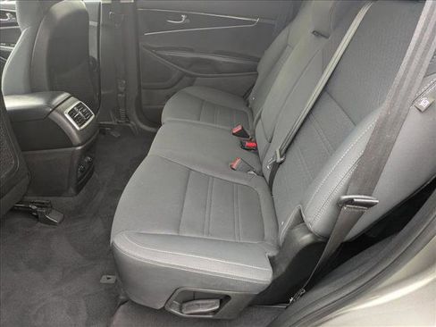 Used 2016 Kia Sorento LX w/ LX Convenience Package image 17