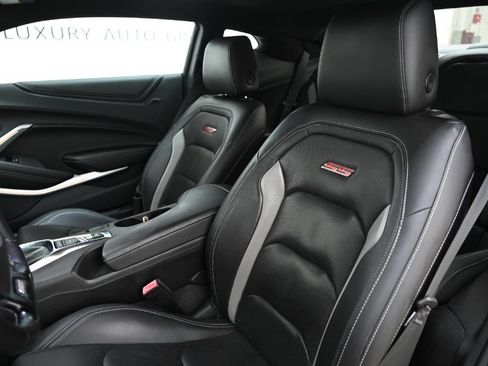 Used 2018 Chevrolet Camaro SS RWD image 21