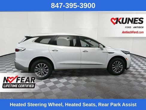 Used 2024 Buick Enclave Premium image 2