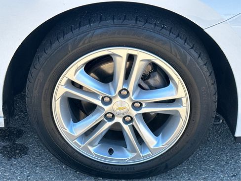 Used 2017 Chevrolet Cruze LT image 21