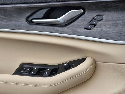New 2025 Jeep Grand Cherokee Limited w/ Luxury Tech Group II RWD image 28