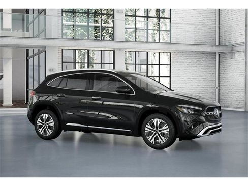 New 2025 Mercedes-Benz GLA 250 4MATIC image 13