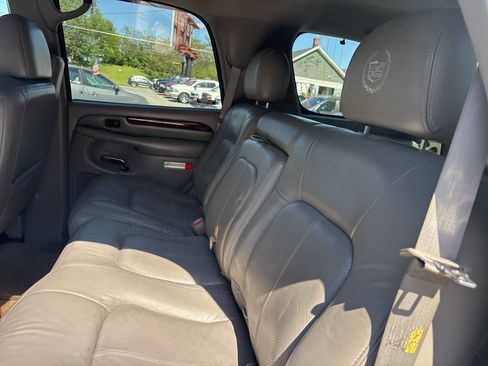 Used 2002 Cadillac Escalade AWD image 13
