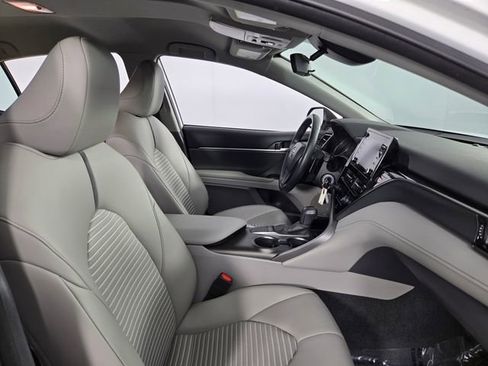 Used 2022 Toyota Camry SE FWD image 16