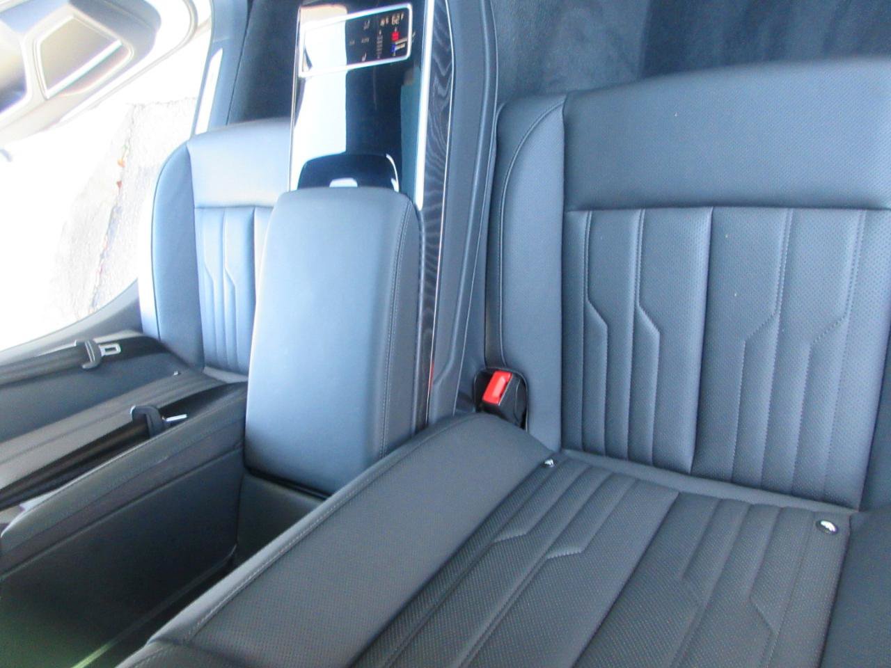 Used 2025 Audi A8 L 3.0T w/ EXECUTIVE PACKAGE w/ Executive Package AWD/4WD image 36