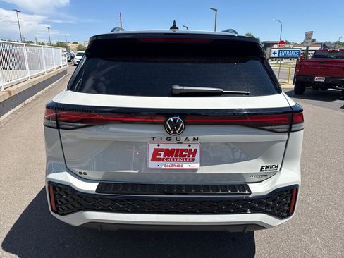Used 2025 Volkswagen Tiguan SE R-Line AWD/4WD image 4