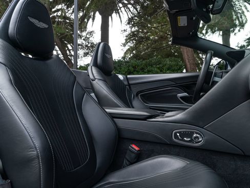 Used 2020 Aston Martin DB11 Volante RWD image 23
