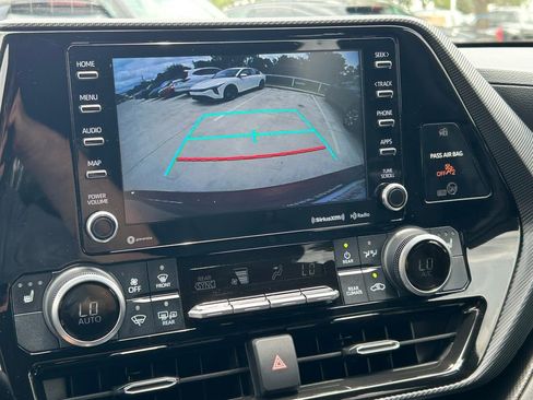 Used 2021 Toyota Highlander XSE FWD image 38