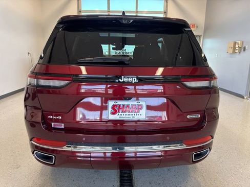 Used 2024 Jeep Grand Cherokee Overland w/ Luxury Tech Group IV AWD/4WD image 8