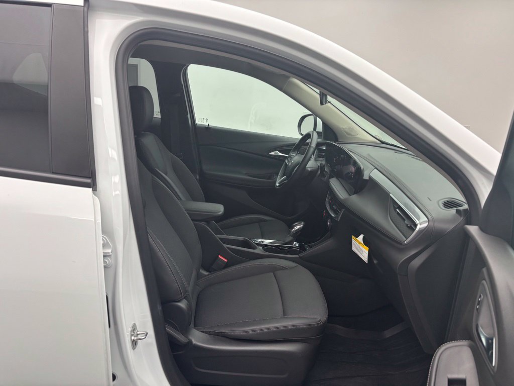 Used 2024 Buick Encore GX Preferred w/ Comfort Package FWD image 31