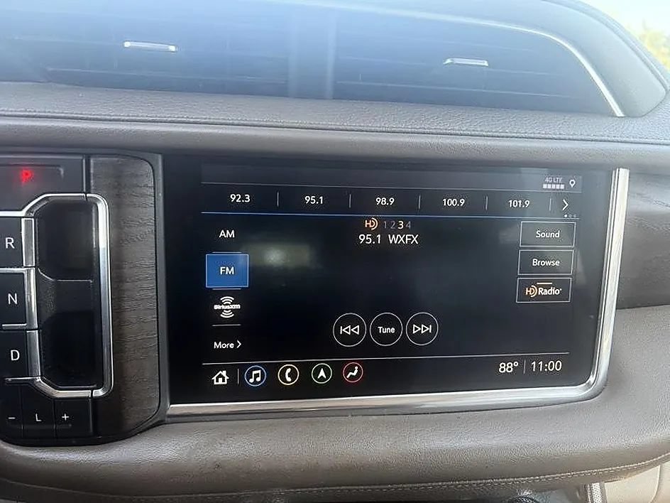 Used 2021 GMC Yukon XL Denali w/ Denali Premium Package AWD/4WD image 18