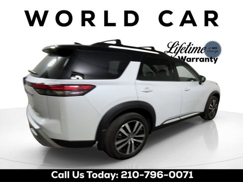 Used 2025 Nissan Pathfinder Platinum image 5