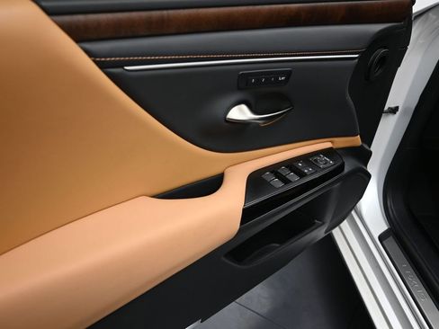 Certified 2024 Lexus ES 250 w/ Premium Package AWD/4WD image 11
