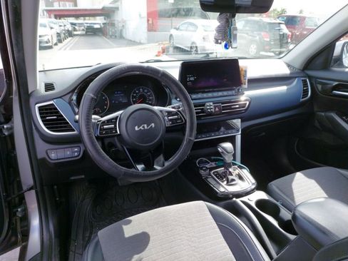 Used 2023 Kia Seltos S w/ Navigation Package image 9