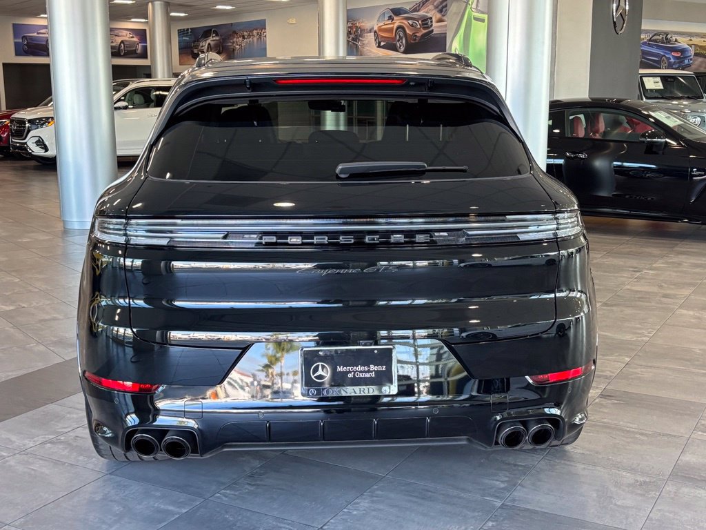Used 2025 Porsche Cayenne GTS AWD/4WD image 5