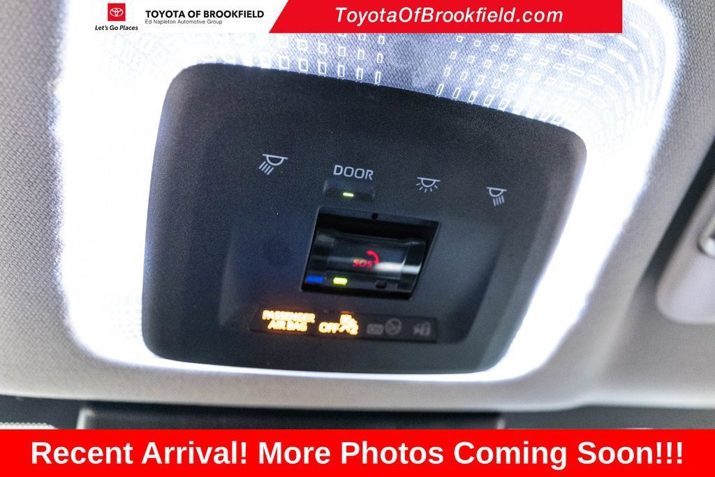 Used 2025 Toyota Prius LE FWD image 25