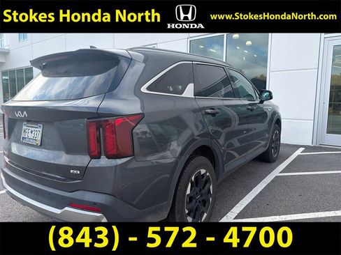 Used 2024 Kia Sorento S AWD/4WD image 4