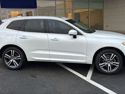 Used 2018 Volvo XC60 T5 Momentum w/ Vision Package image 28