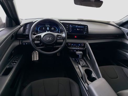 Used 2025 Hyundai Elantra Sport FWD image 23