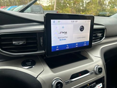 Used 2022 Ford Explorer XLT w/ Equipment Group 202A image 27