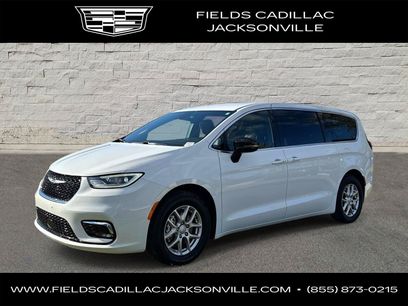 Used 2026 Chrysler Pacifica Select