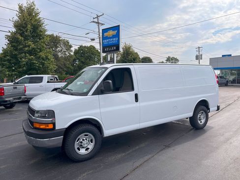 Used 2023 Chevrolet Express 2500 Extended image 3
