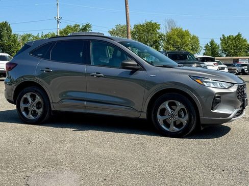 Used 2023 Ford Escape ST-Line w/ Tech Pack #1 AWD/4WD image 2