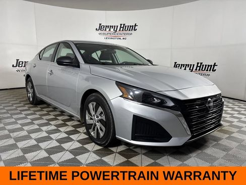 Used 2024 Nissan Altima 2.5 S FWD image 4