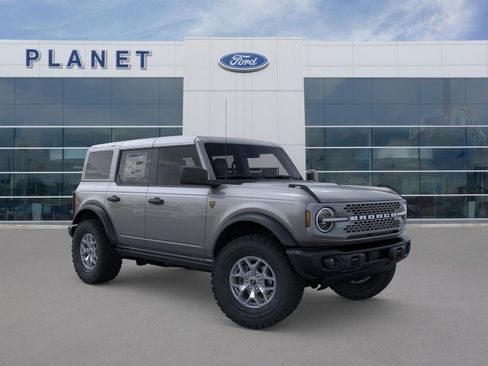 New 2025 Ford Bronco Badlands image 9