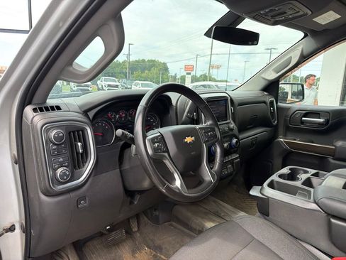 Used 2021 Chevrolet Silverado 1500 LT AWD/4WD image 4