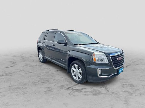 Used 2017 GMC Terrain SLE w/ Convenience Package image 2