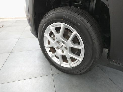 Used 2023 Jeep Renegade Latitude image 29