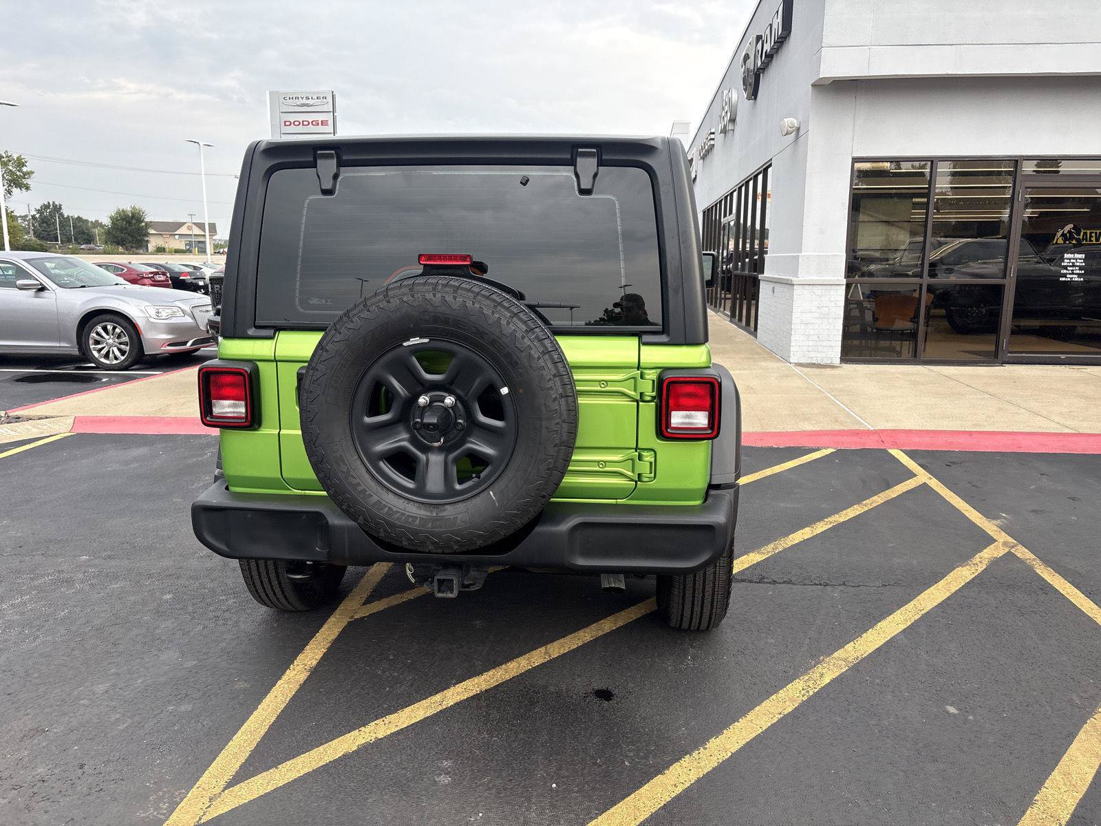 Used 2025 Jeep Wrangler Sport AWD/4WD image 6