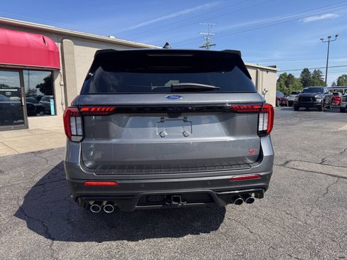 Used 2025 Ford Explorer ST AWD/4WD image 5