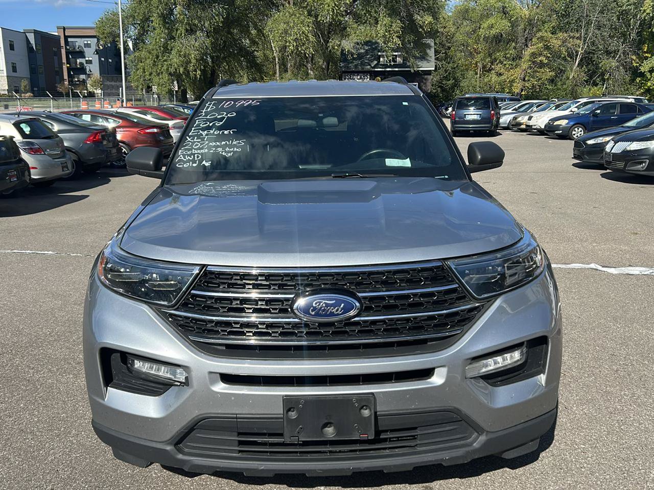 Used 2020 Ford Explorer XLT w/ Comfort Package AWD/4WD image 2