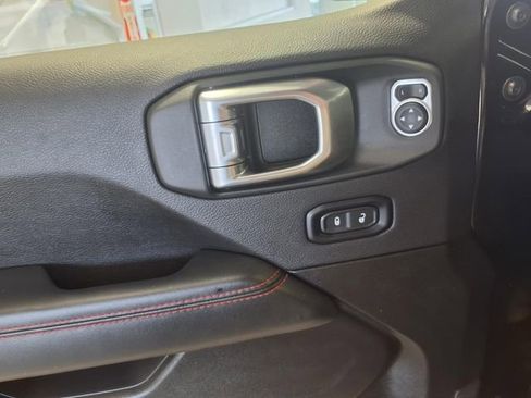 Used 2025 Jeep Wrangler Unlimited Rubicon AWD/4WD image 18