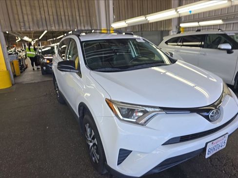 Used 2018 Toyota RAV4 LE w/ All Weather Liner Package FWD image 3