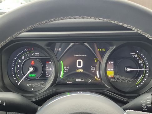 Used 2025 Jeep Wrangler Unlimited Sahara w/ Safety Group image 9