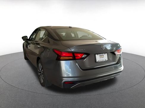 Used 2025 Nissan Altima 2.5 SV FWD image 11