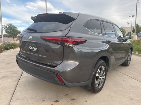 Used 2024 Toyota Highlander XLE image 9