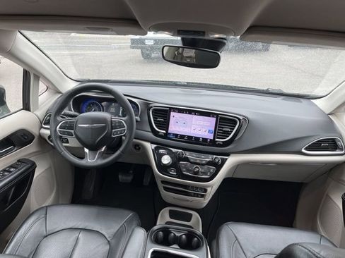 Used 2022 Chrysler Pacifica Touring-L FWD image 38