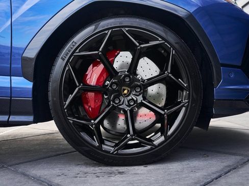 Used 2024 Lamborghini Urus Performante AWD/4WD image 28