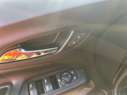 Used 2021 Chevrolet Equinox LT AWD/4WD image 8