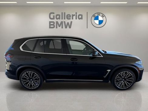 Certified 2025 BMW X5 sDrive40i w/ Premium Package image 3