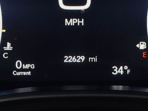 Used 2024 Chrysler Pacifica Touring-L image 33