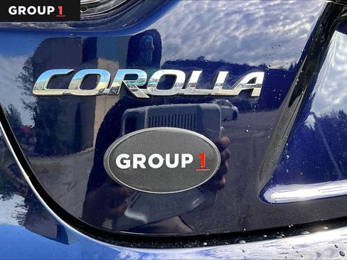 Used 2022 Toyota Corolla LE FWD image 32
