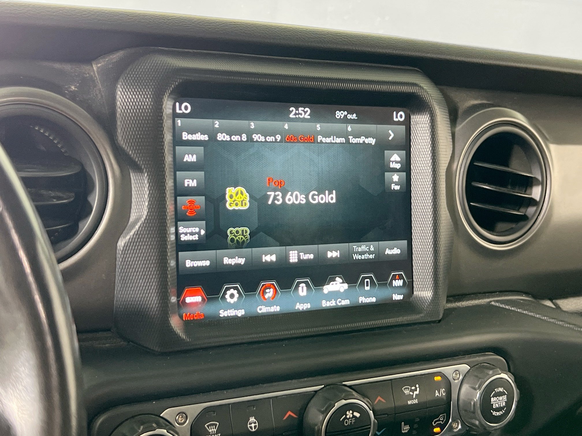 Used 2023 Jeep Gladiator Sport AWD/4WD image 15