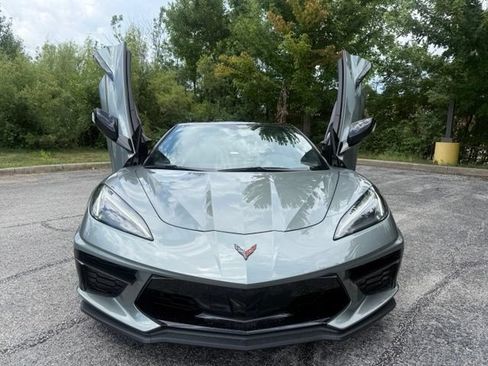 Used 2022 Chevrolet Corvette Stingray Convertible w/ Z51 Performance Package RWD image 3