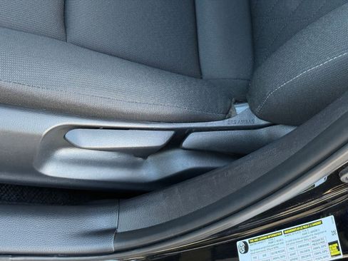 Used 2025 Toyota Corolla LE image 22