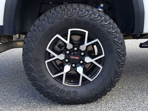 Used 2024 GMC Canyon AT4X image 5